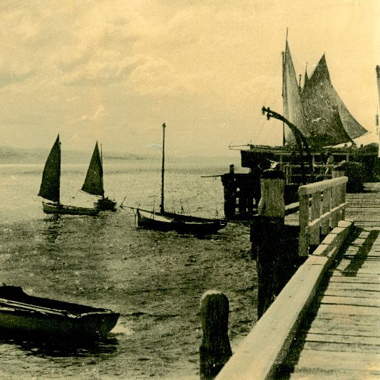 Lorne-Pier-History-and-Folklore